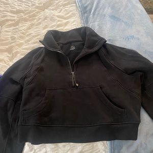 Black lululemon scuba funnel half neck - M/L